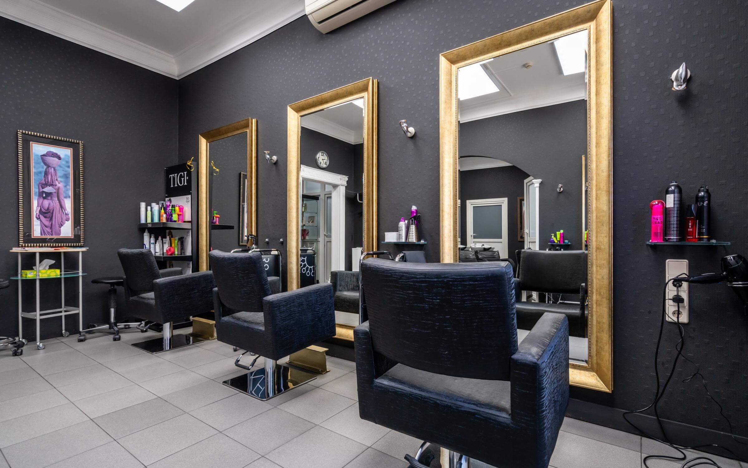 Beauty salon. Интерьеры парикмахерских. Дизайн парикмахерской. Интерьер парикмахерского зала. Интерьеры салонов красоты и парикмахерских.