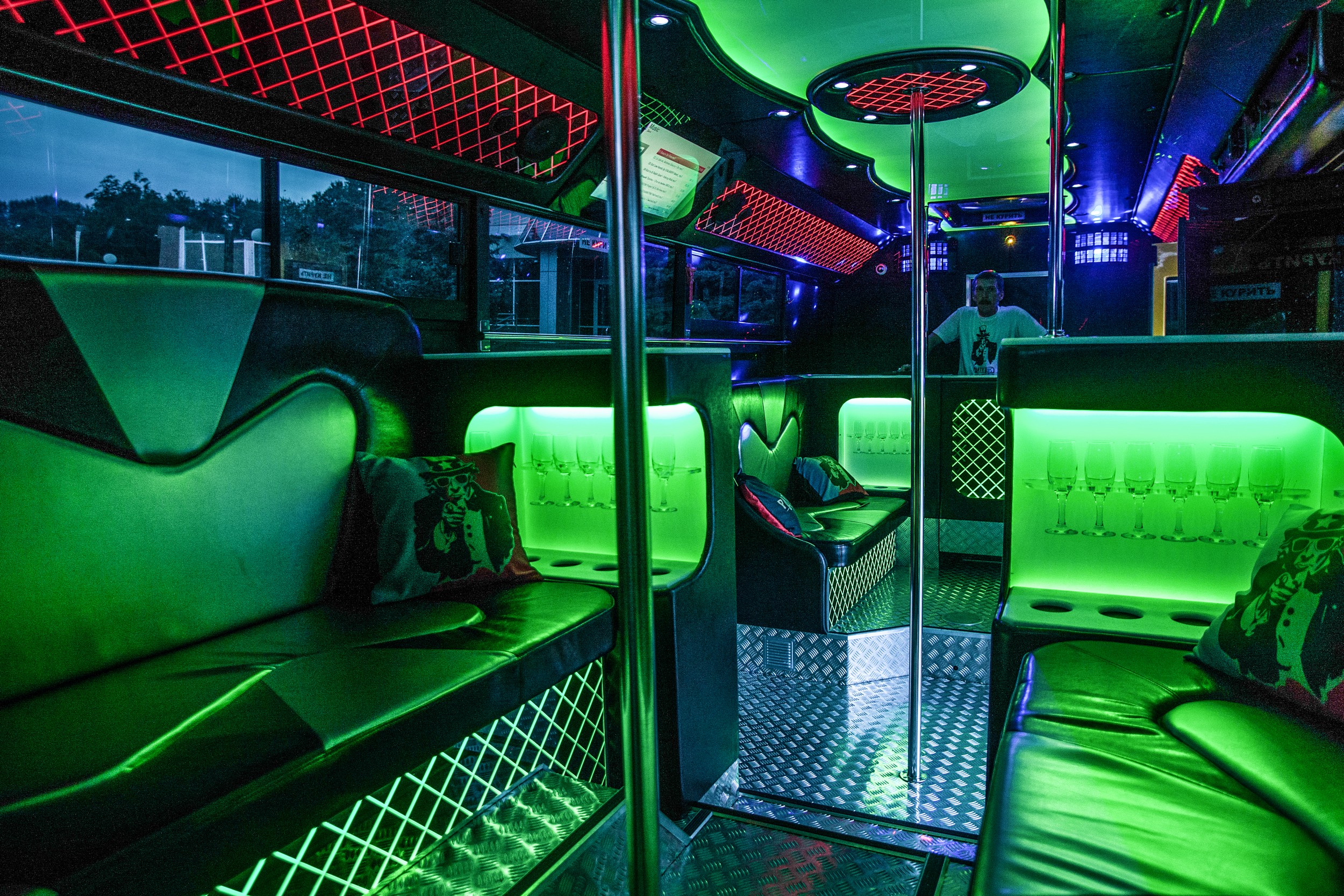 Интерсервис автобусы. Корпоративные перевозки сотрудников. Бизнес бас москва. Бизнес бас транспортная компания. Пати бас севастополь.