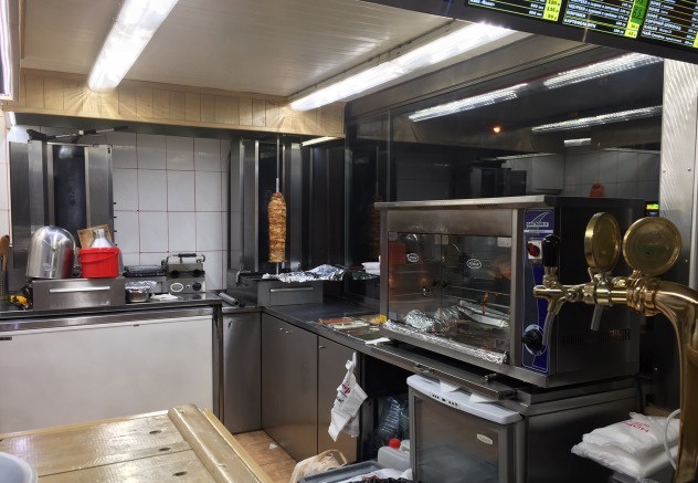 Шаурма с тандыром на углях. Готовый бизнес шаурма. Помещение под шаурму. Помещение под шаурму. Шаурма дизайн помещения.