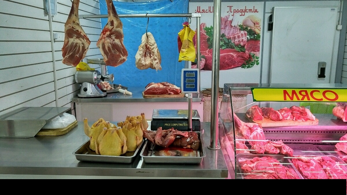 Мясной кмв ул иглина. Интерьер колбасного магазина. Интерьер мясной лавки. Интерьер колбасного магазина. Холодные закуски кавказа.