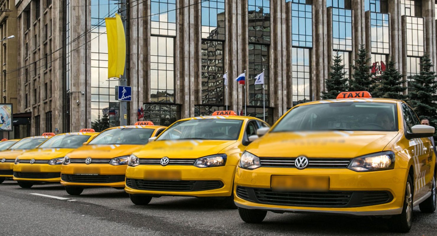 Парковка желтых машин